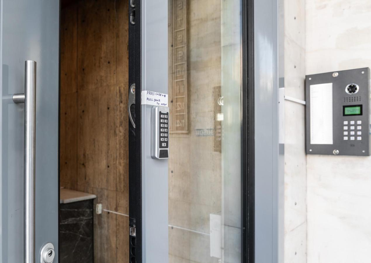 Amazing Apartments @ Aiolou Str. Athens Exterior photo